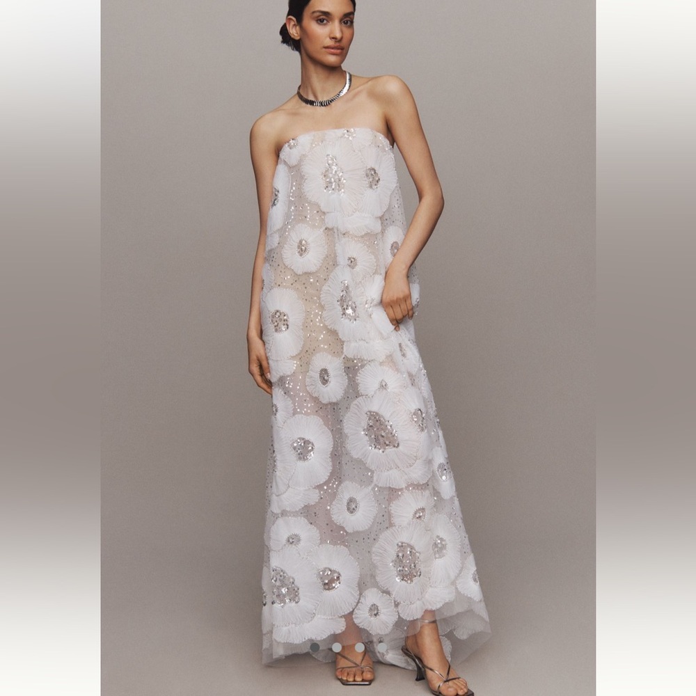 White Strapless Sleeveless Wedding Gown